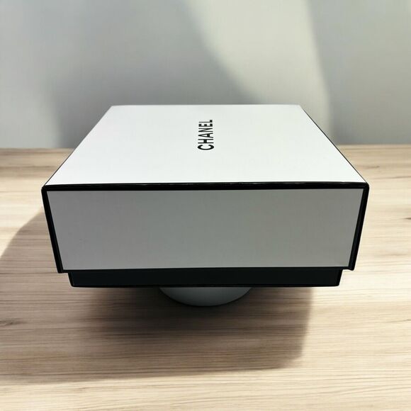 Authentic CHANEL Gift Box Empty Medium Box White With Black Trim 8"x8"x3.5" - Picture 2 of 9